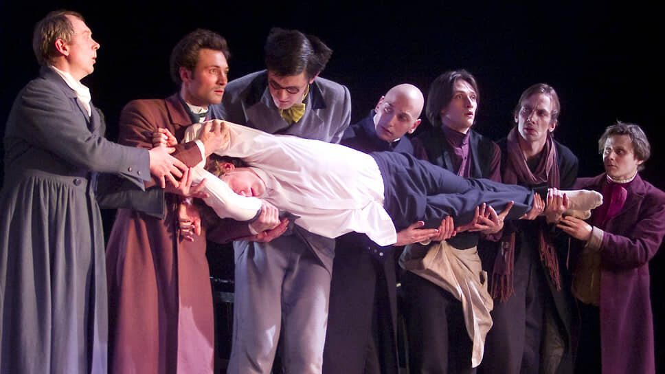 Фото: Дмитрий Лекай / Коммерсантъ📷Постановка Римаса Туминаса. Вахтанговский театр, 2002