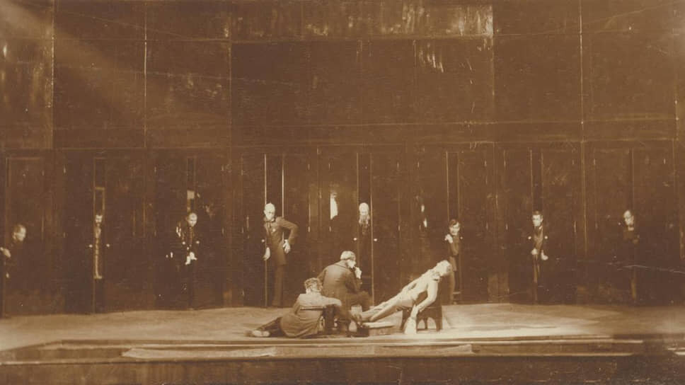 Фото: С.Л. Бранзбург / Государственный центральный театральный музей им. А.А. Бахрушина📷Постановка Всеволода Мейерхольда. ГосТиМ, 1927