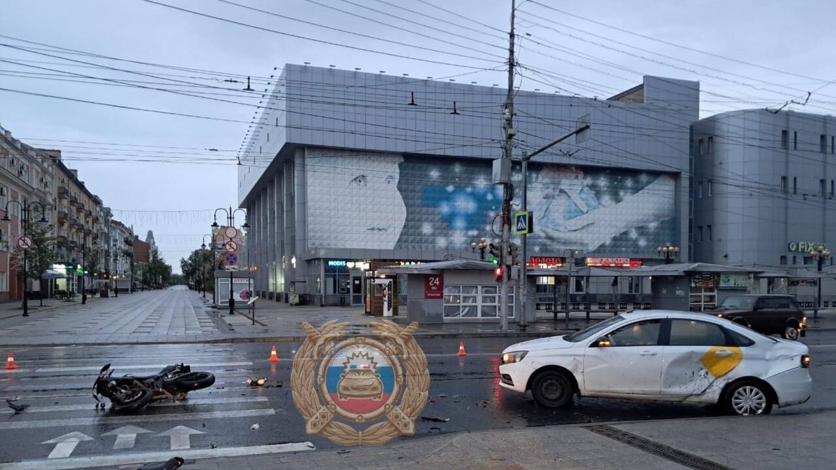    В центре Саратова возникла пробка из-за ДТП «Весты» и мотоциклаНовости Саратова и области – Сетевое издание «Репортер64»