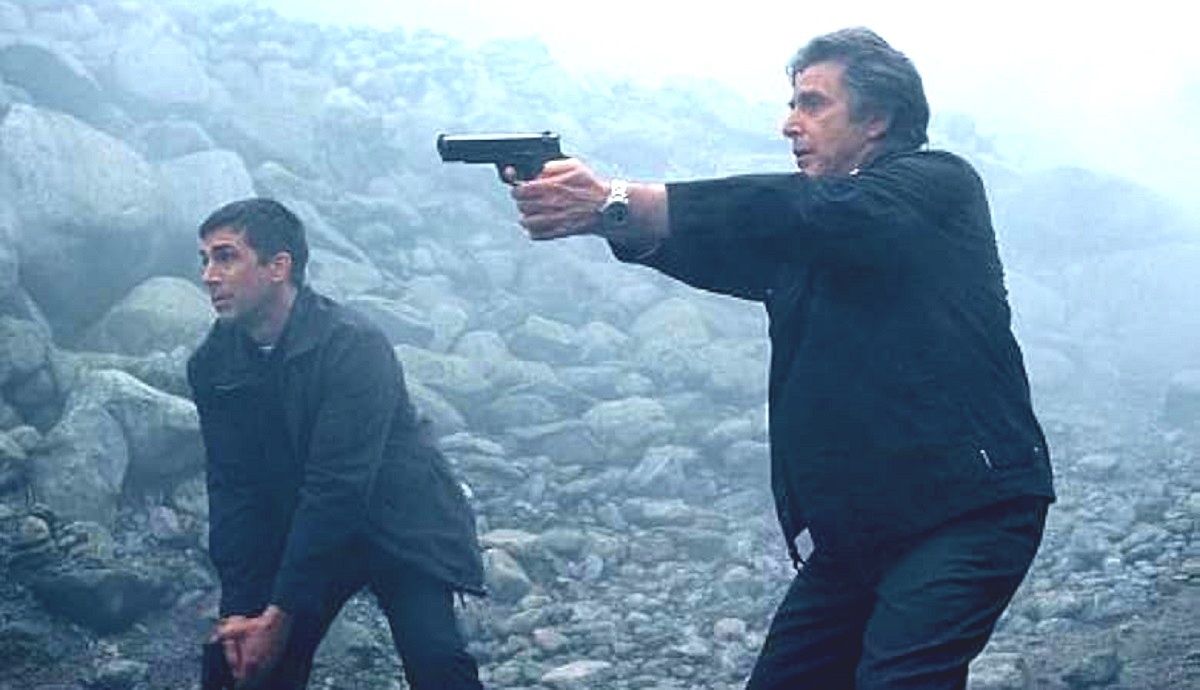 "- Ты хочешь иметь дело со мной? Ты хочешь играть грубо? Хорошо! Скажи привет моему маленькому другу!"© герой Аль Пачино из другого фильма. 