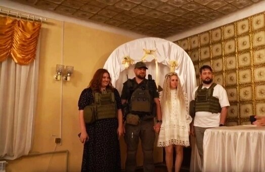    Боец из Югры сыграл свадьбу в зоне спецоперации