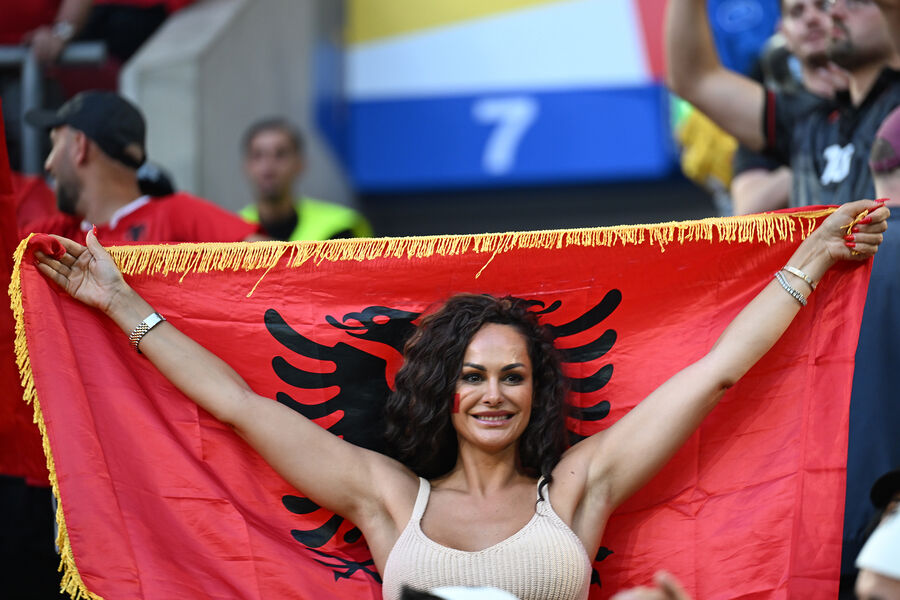 Рассказываю о самом странном государстве Европы  Албания - пожалуй, самая необычная и загадочная для нас страна Европы. А потому мною, как историком и этнографом крайне любимая.
