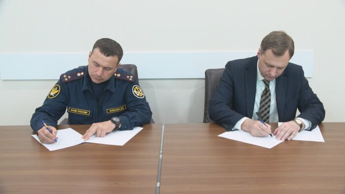 Подписание исторического документа. Фото сайт правительства Камчатского края