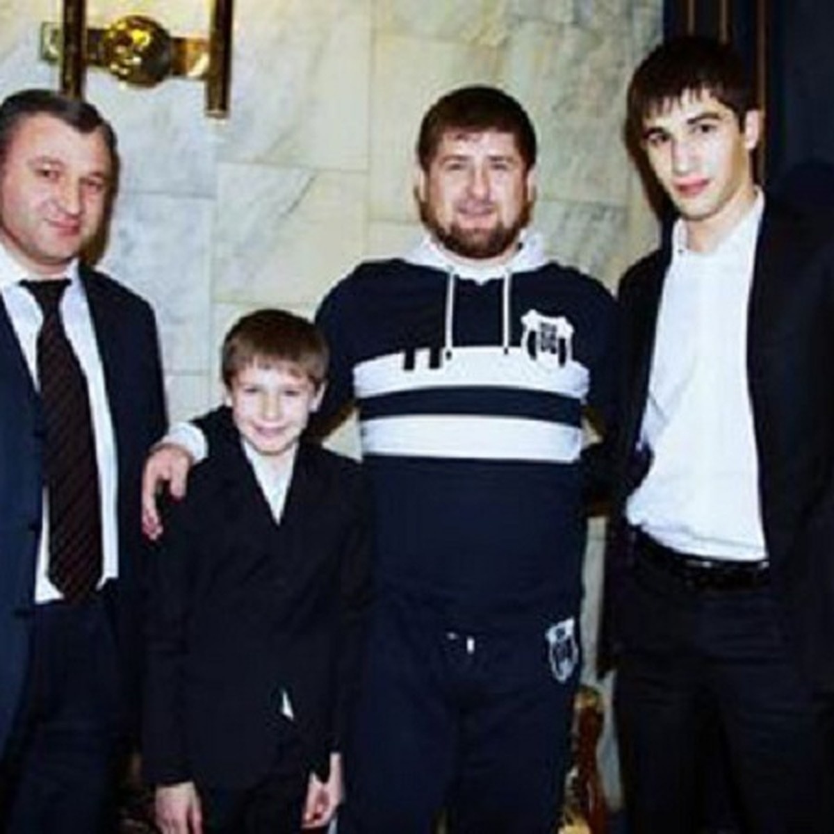 КП (Тамерлан Мингаев с семьей и Рамзаном Кадыровым)
