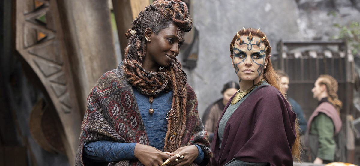 Я не фанат Звездных Войн, но даже мне понятно, насколько халтурным и слабым вышел последний продукт Диснея. Я бы хотел сказать, что это не искусство, а дешевая пропаганда определенного образа жизни, но дешевым сериал за 180 вечнозеленых лимонов язык назвать не поворачивается. 