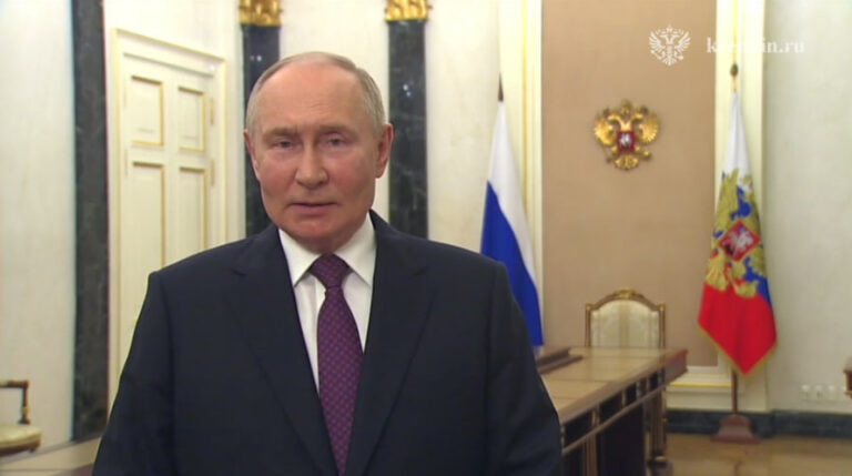    Президент Владимир Путин поздравил выпускников с окончанием школы Андрей Севостьянов