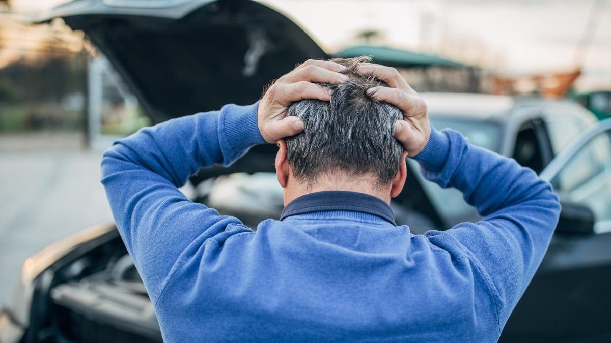    Расстроенный мужчина:Nes / Getty Images