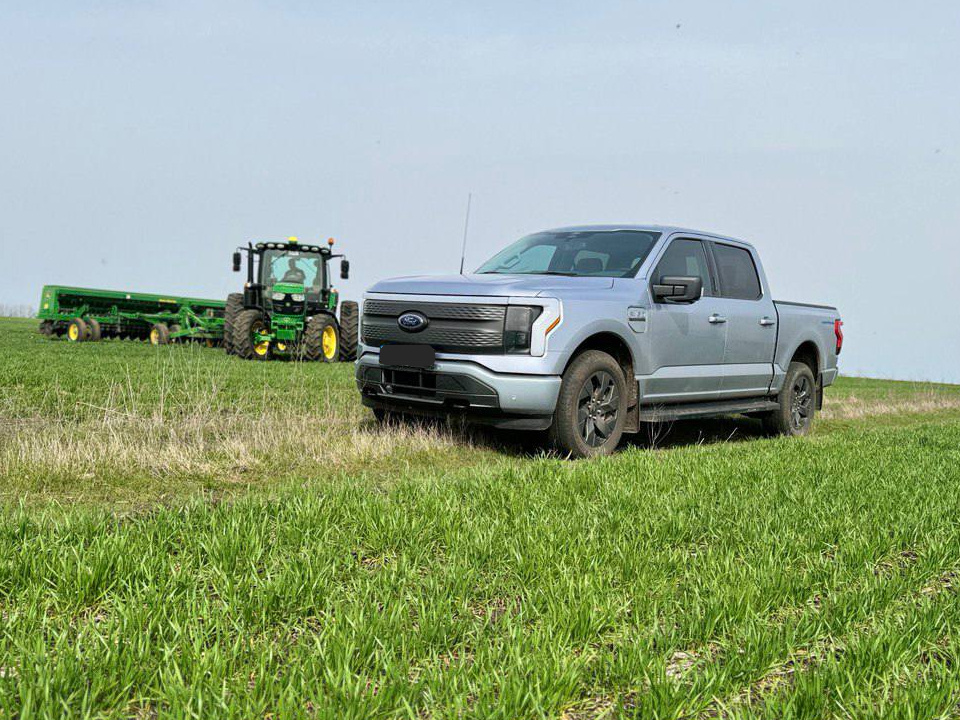 F-150 где ему и положено - в поле