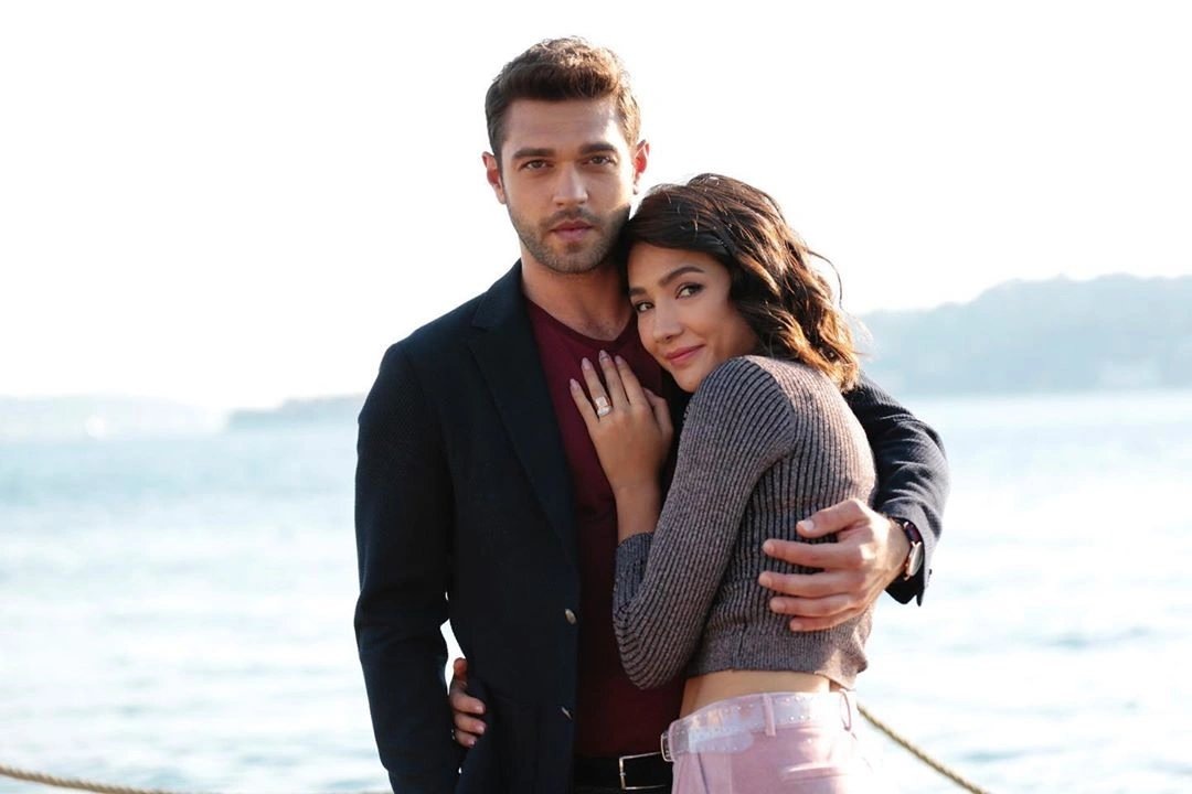 Кадры к сериалу "Повсюду ты/Везде ты"