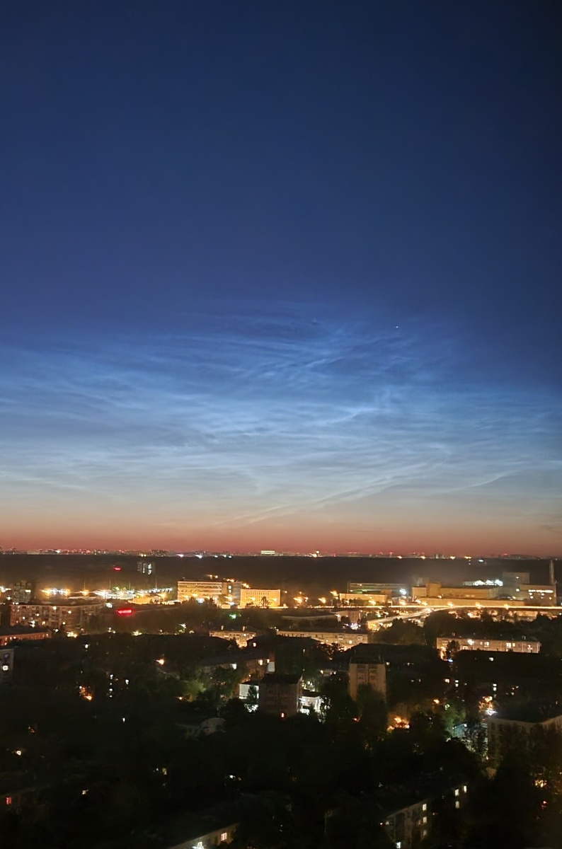 Серебристые облака над Москвой 28 июня 2024 года, фото И. Виницкого