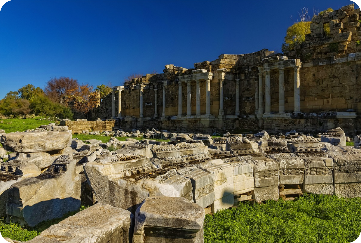 Турция — это не только пляжи и отели, но и множество невероятно красивых и интересных мест, которые стоит увидеть. Вот несколько достопримечательностей, которые разнообразят ваш отдых.-6