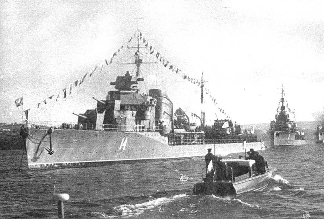 Эсминец «Бойкий» в Севастополе, 1945 год