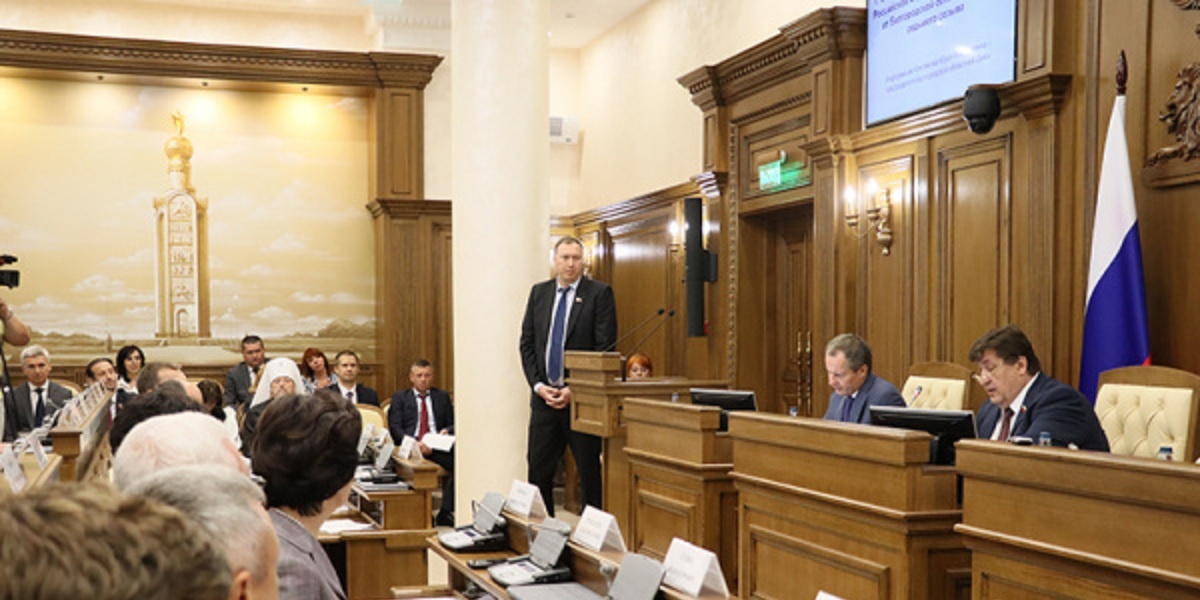 Фото: https://belduma.ru/ (https://belduma.ru/upload/iblock/2c2/a6lglucf7mp3f5g2hi8i5xgpicsox1pm.JPG)