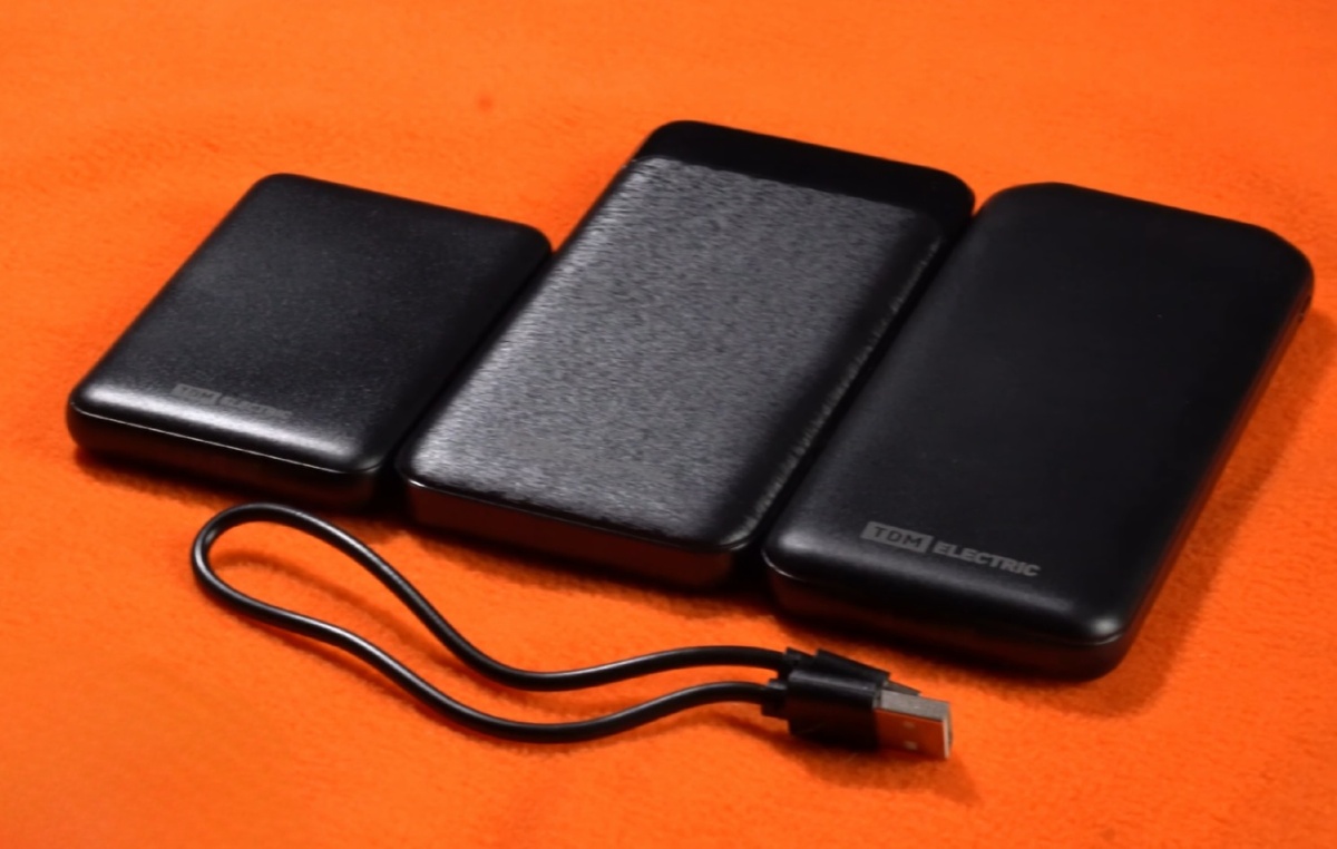 Планшеты и смартфоны способны держать заряд 1-3 сутки (иногда меньше). Чтобы не остаться без связи, необходим качественный аккумулятор для зарядки гаджета (PowerBank, Пауэрбанк).