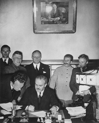 Подписание Договора о ненападении между Германией и Советским Союзом. Источник: pinterest.com