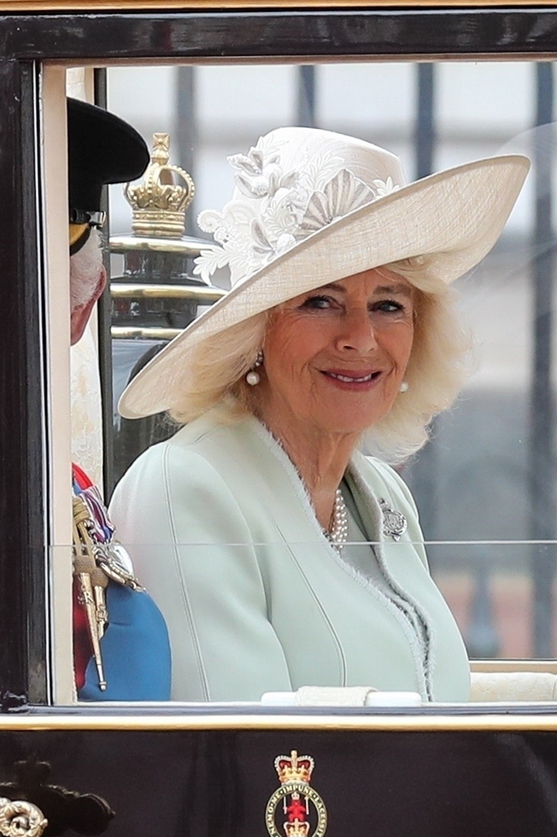    Камилла позволила себе показать чувства на публикеLegion-Media