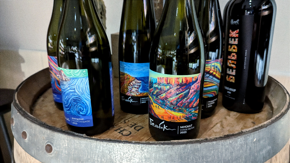 дегустационный стол в магазине "Рыбный Винный"