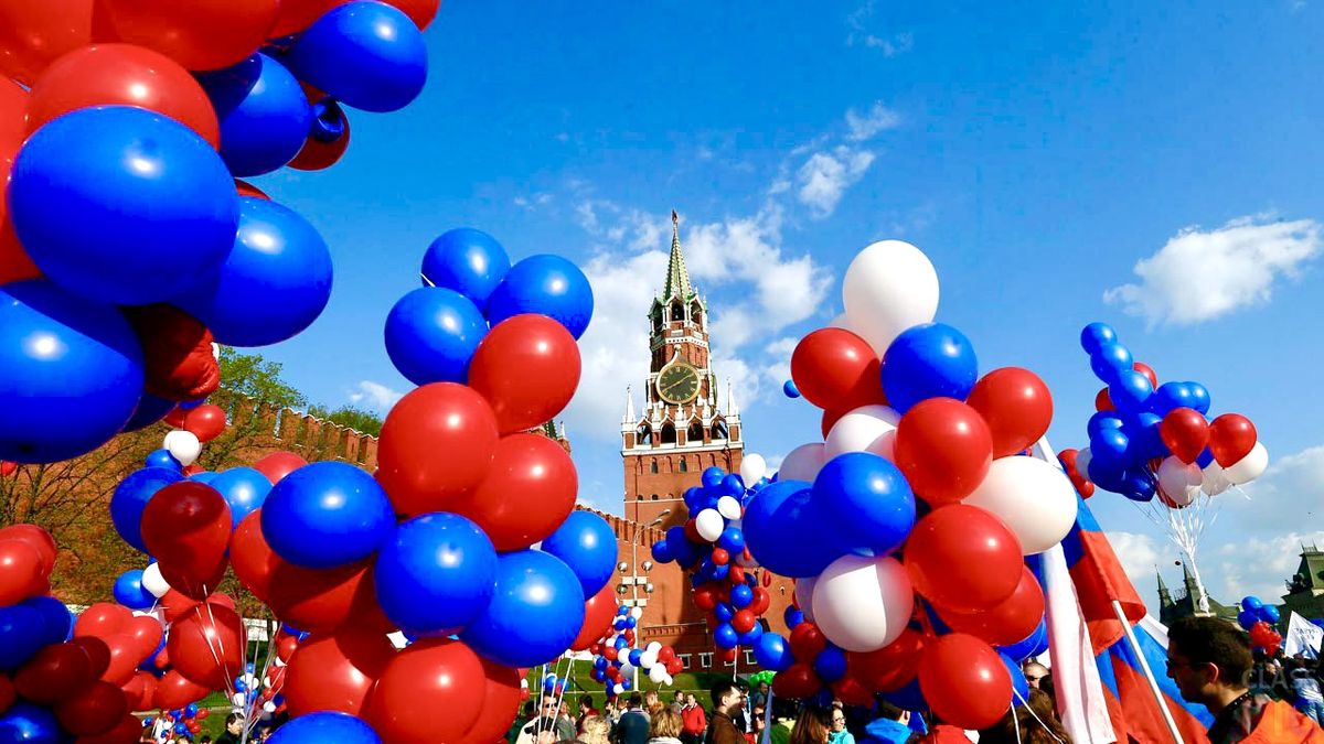 В России существует восемь официальных праздничных дней, объявленных нерабочими, многие из которых унаследованы от советской эпохи.-2