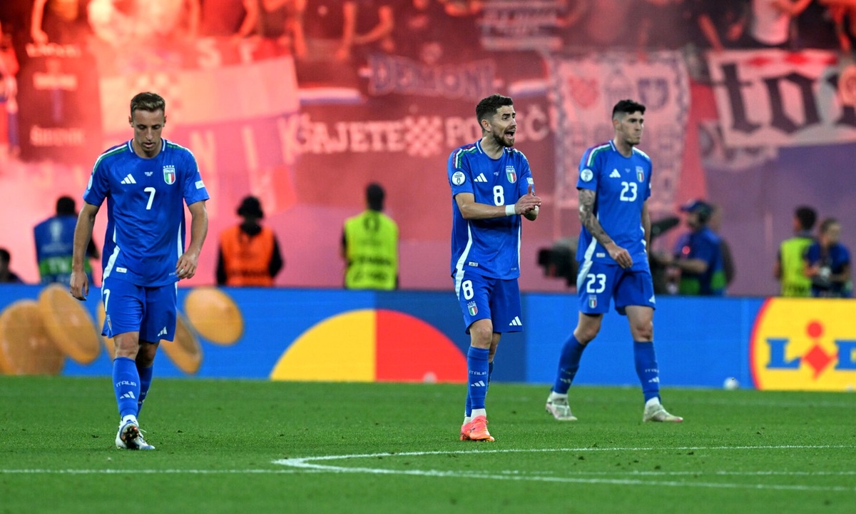 Известный портал Total Football Analysis ищет болевые точки в игре итальянцев на Евро, а также останавливается на позитивных аспектах футбола Спаллетти по итогам групповой стадии турнира ЧИТАТЬ НА...