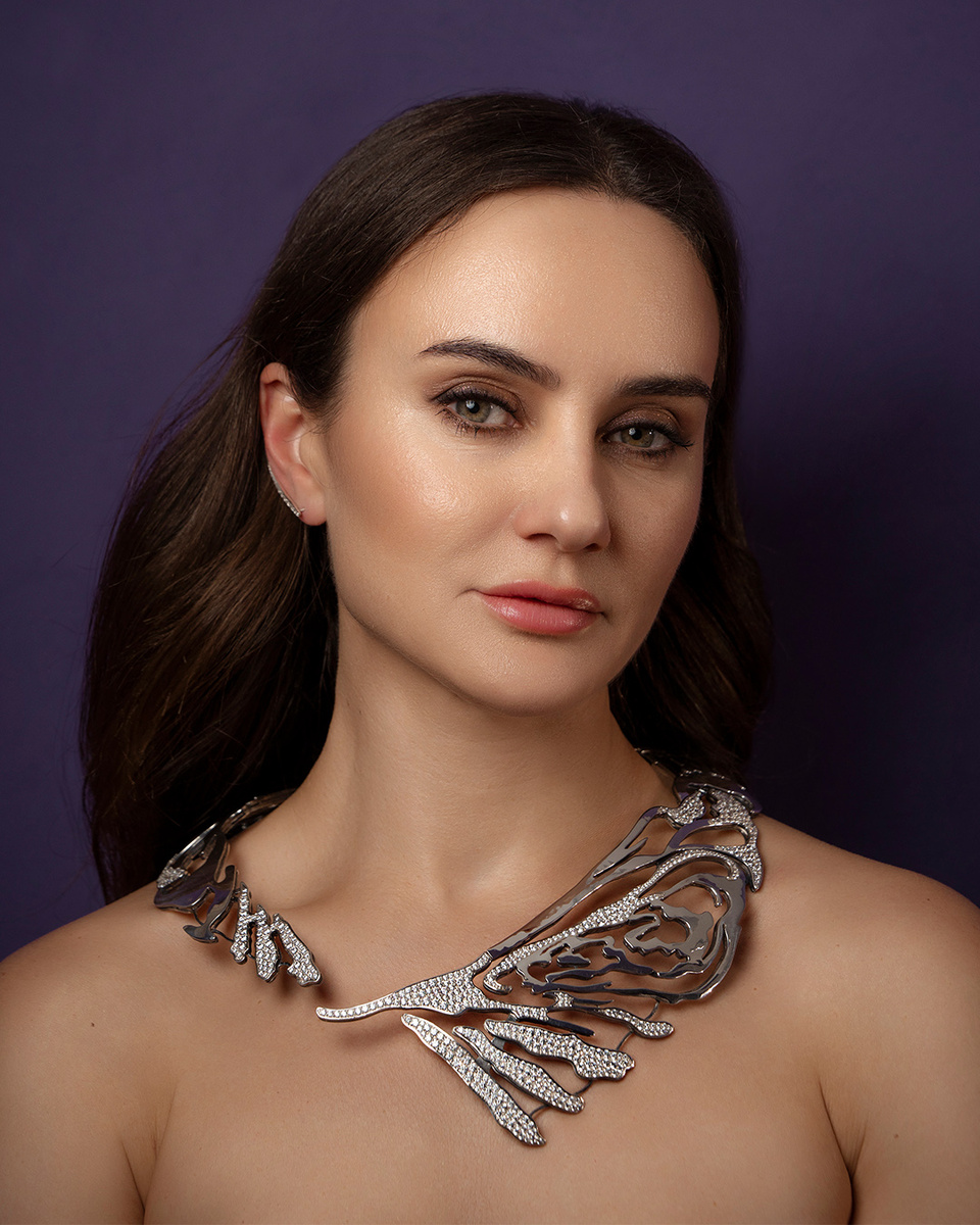 Основательница ювелирного бренда Natasha Libelle в гарнитуре «Поэзия волн» 
