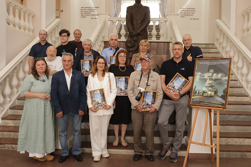 В Рязанской областной библиотеке имени Горького открылась четвертая отчетная выставка фотоклуба «Рязань».