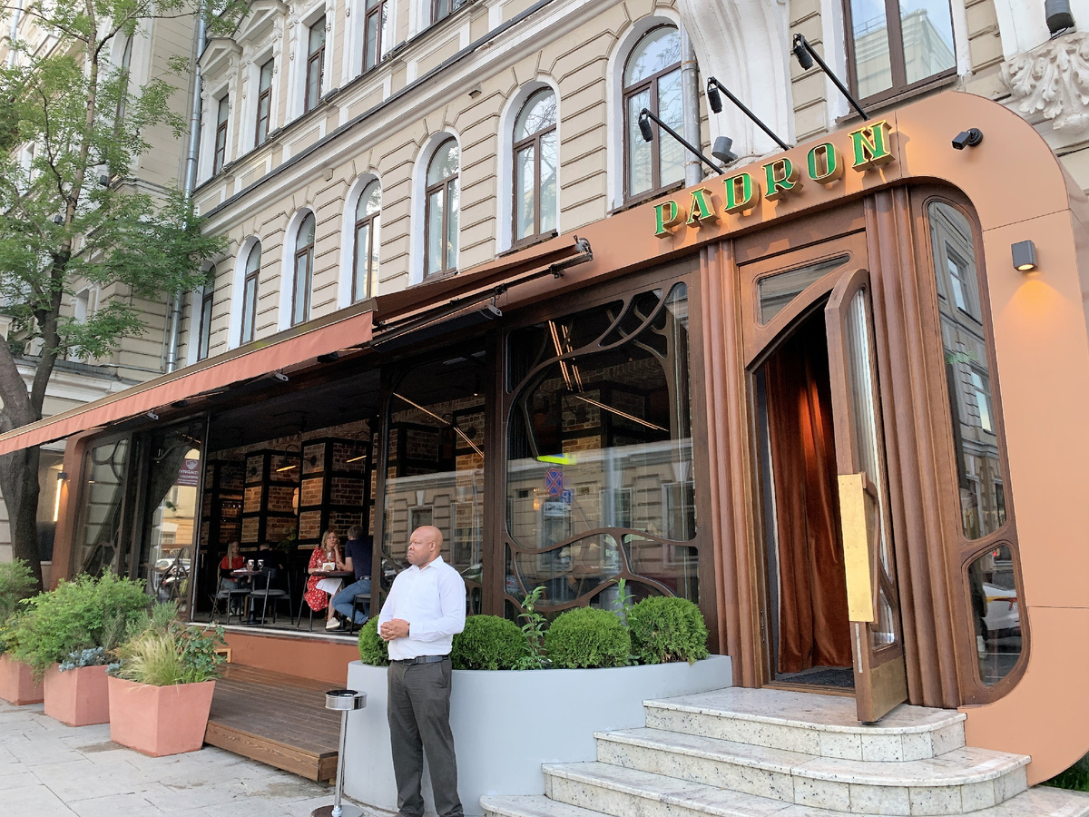 Фасад ресторана Padron