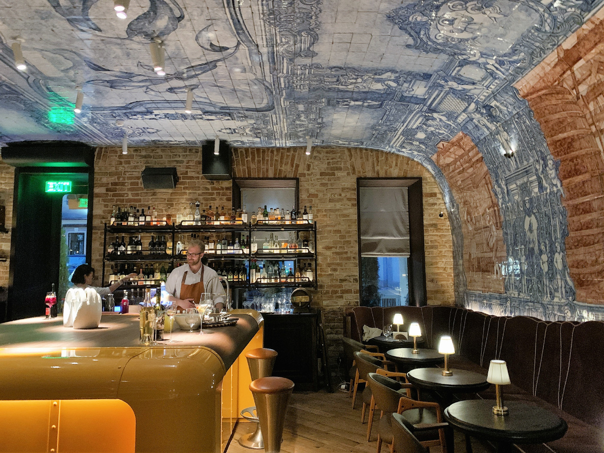 Интерьер барной зоны ресторана Padron