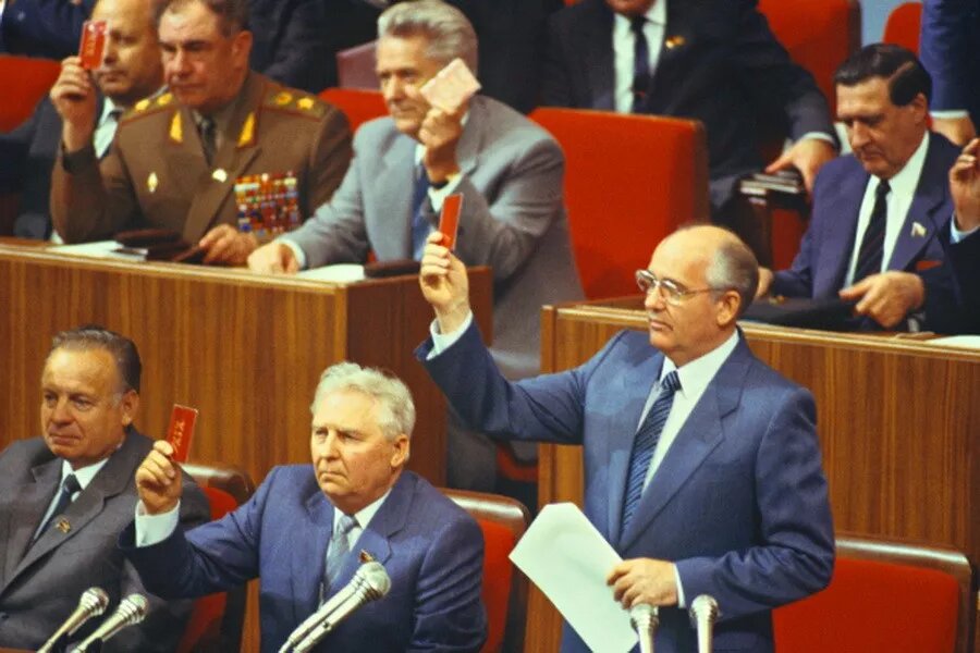 М. С. Горбачев и Е. К. Кузьмич. 