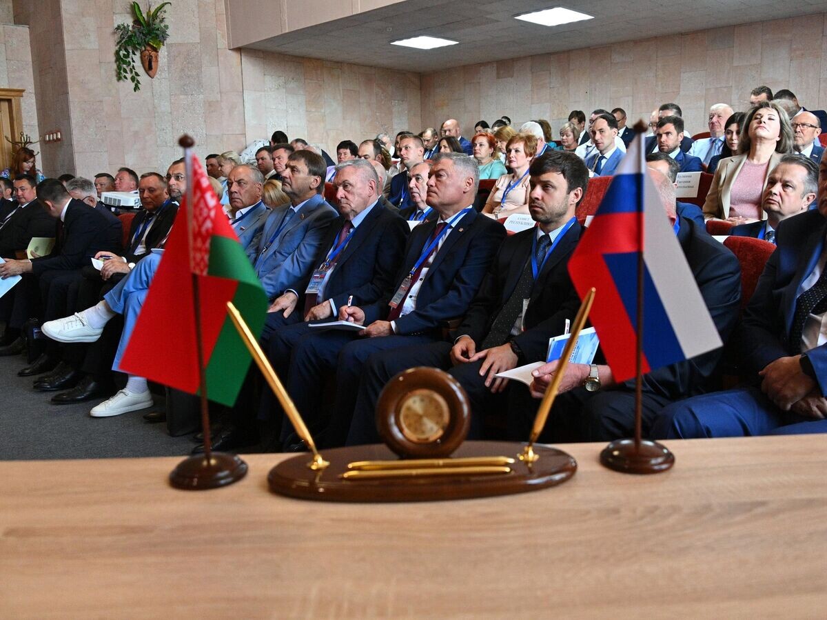    Участники форума регионов России и Белоруссии в Гродно© Sputnik / Виктор Толочко