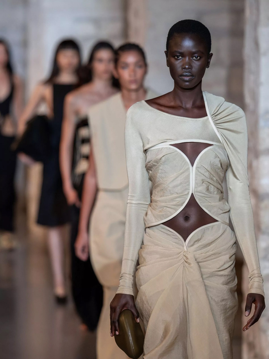    Что нужно знать о победителе 35-й премии ANDAM Кристофере Эсбере. Составили краткий профайл на дизайнера (фото 2)