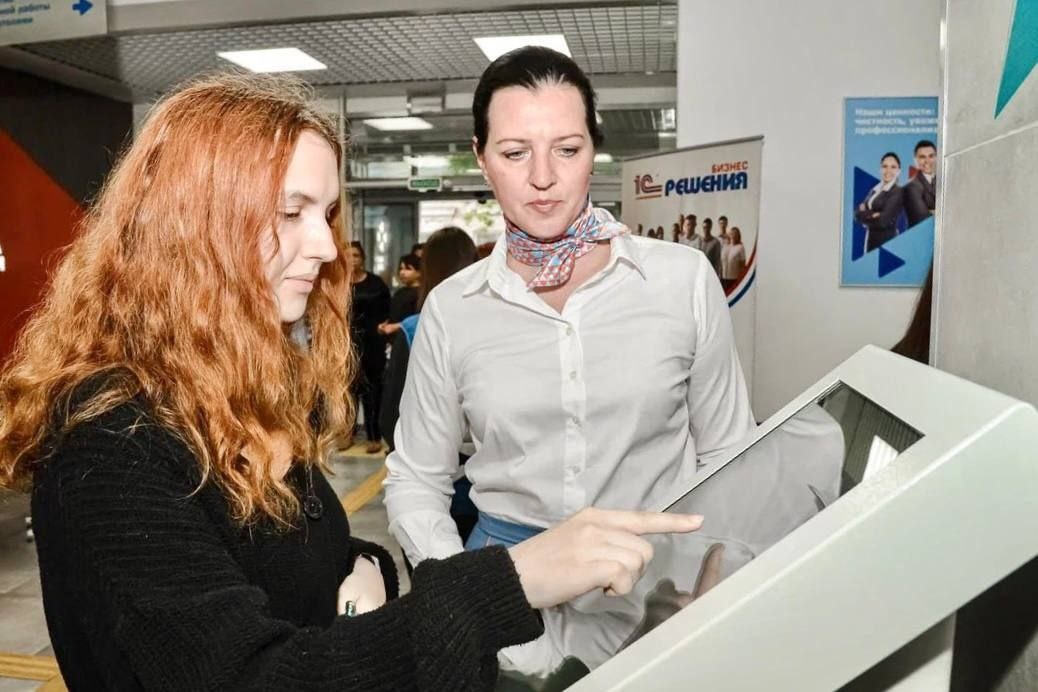  📷    Более 9000 оренбуржцев приняли участие в ярмарке «Работа России. Время возможностей» Кристина Просвиркина