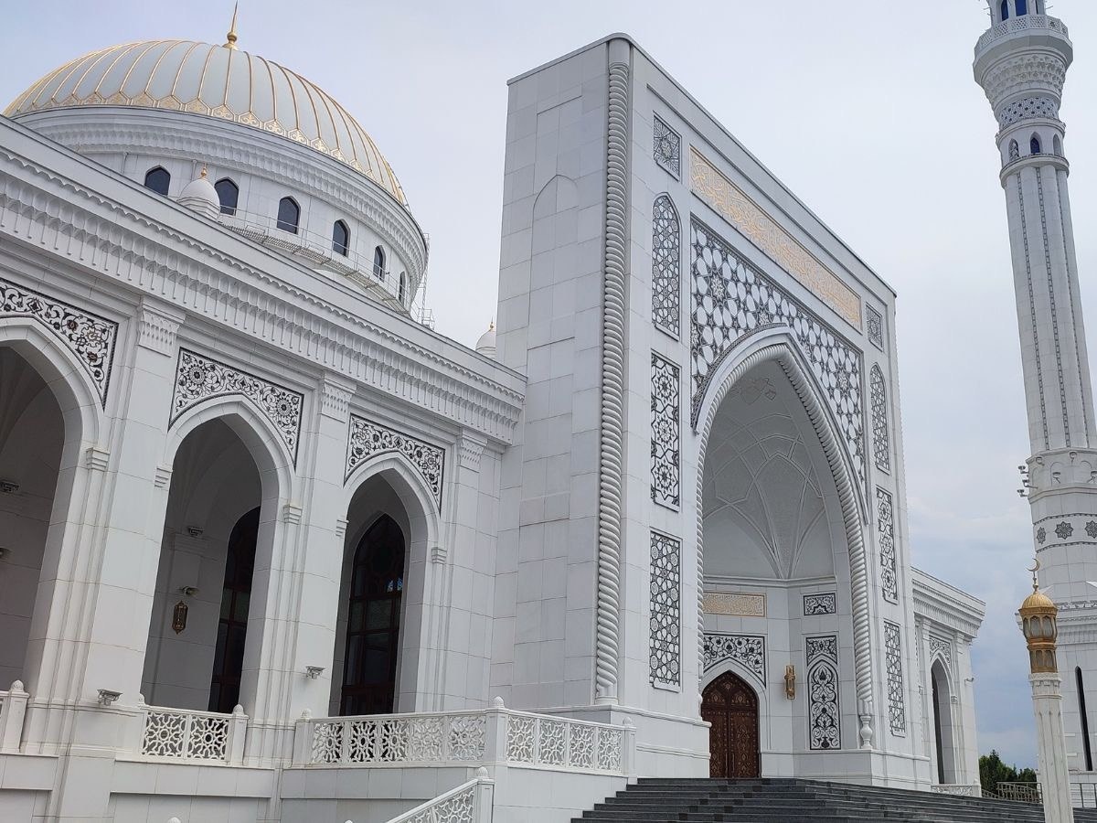 Самая большая мечеть в Европе находится в Чечне в Шали и называется «Гордость мусульман»