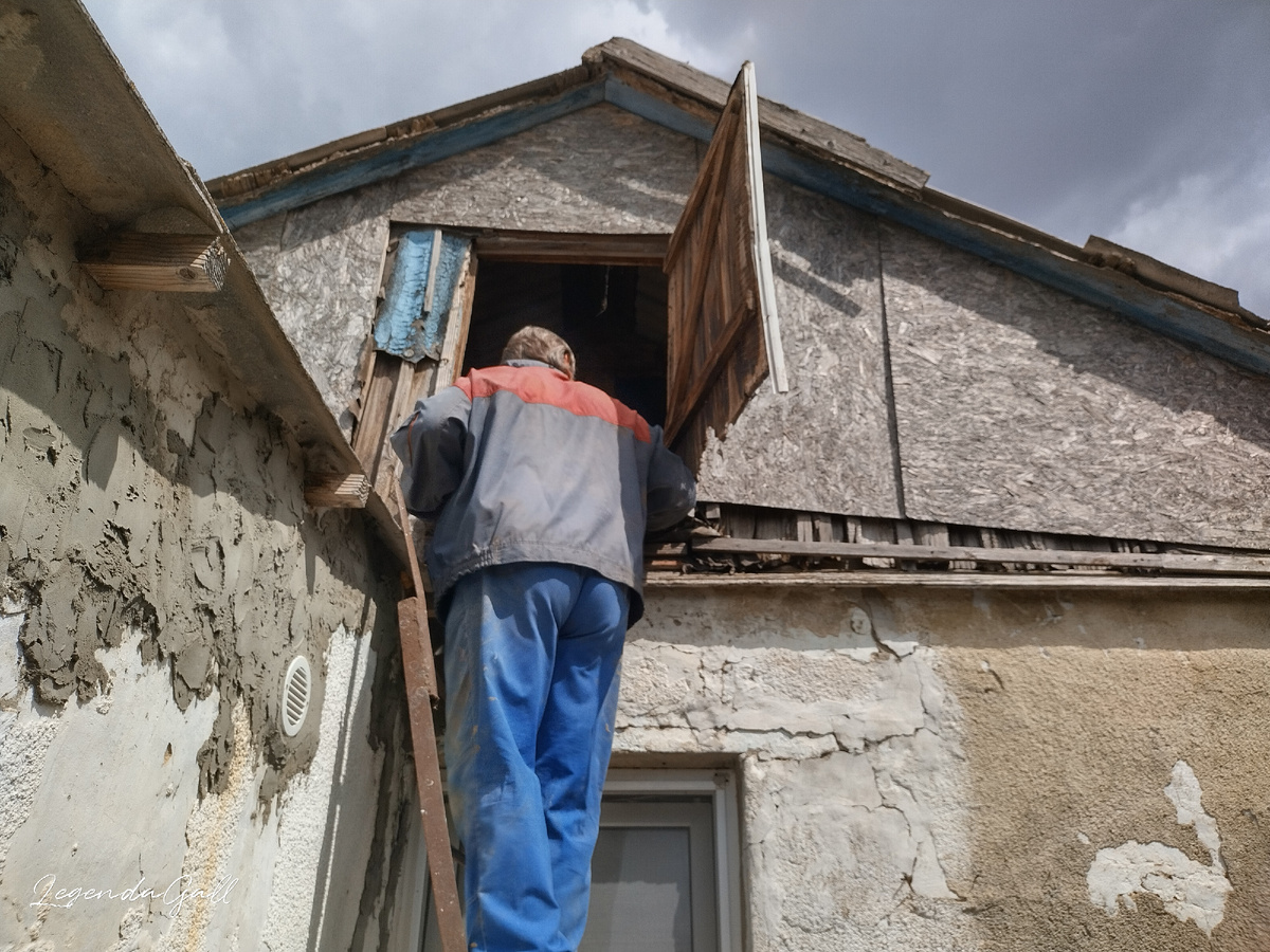 Первый взгляд. Знаете, что делает? Банки считает )))