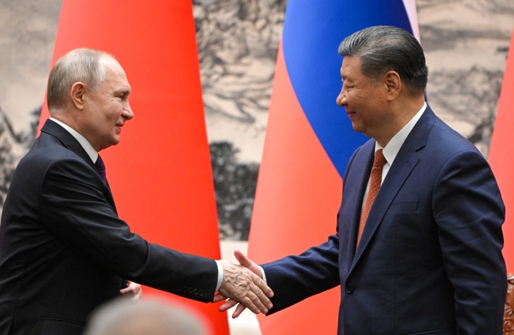    Президент России Владимир Путин и председатель КНР Си Цзиньпинь. Сергей Гунеев / РИА Новости