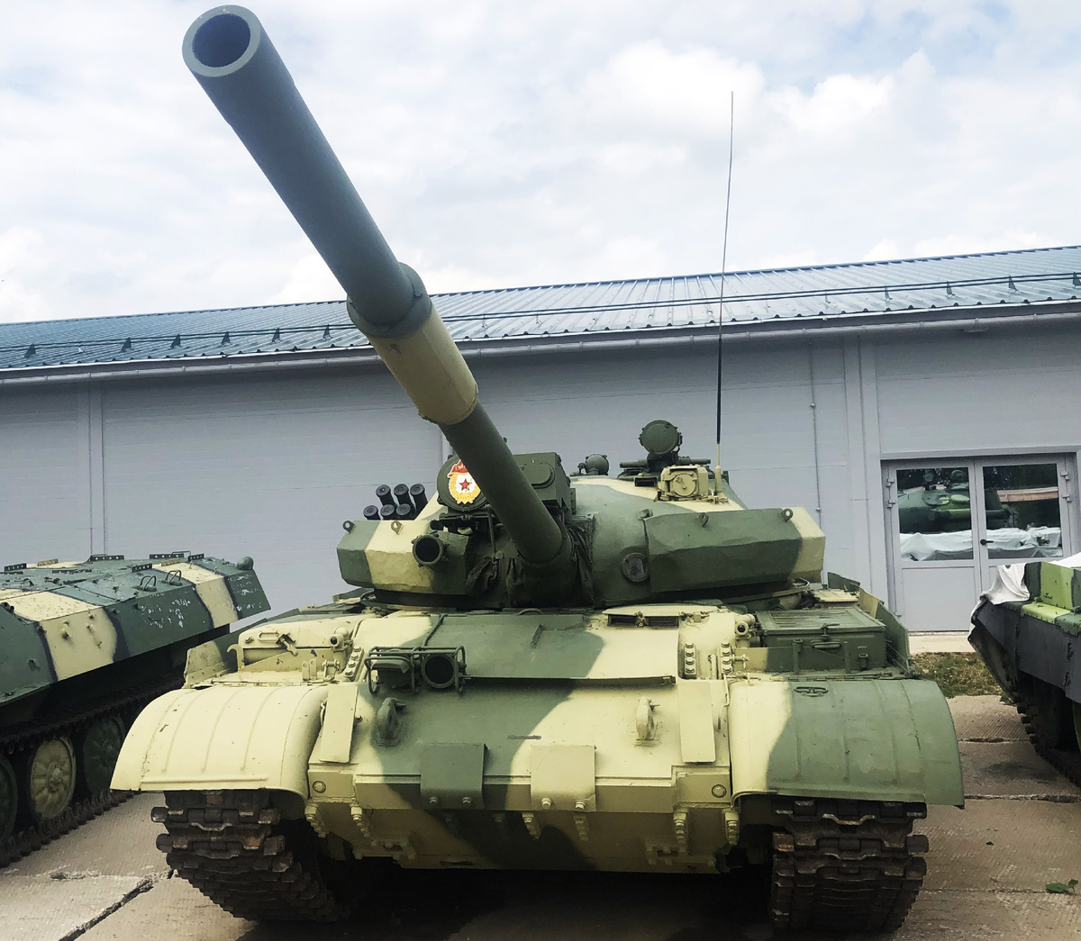 Второй танк, принимающий участие в динамических показах.