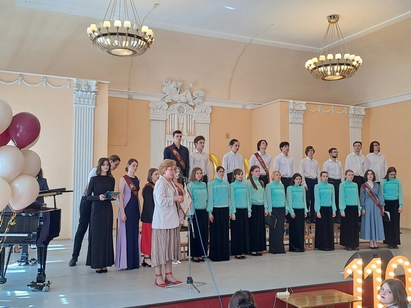    В Иванове вручили дипломы выпускникам колледжей и училища культуры