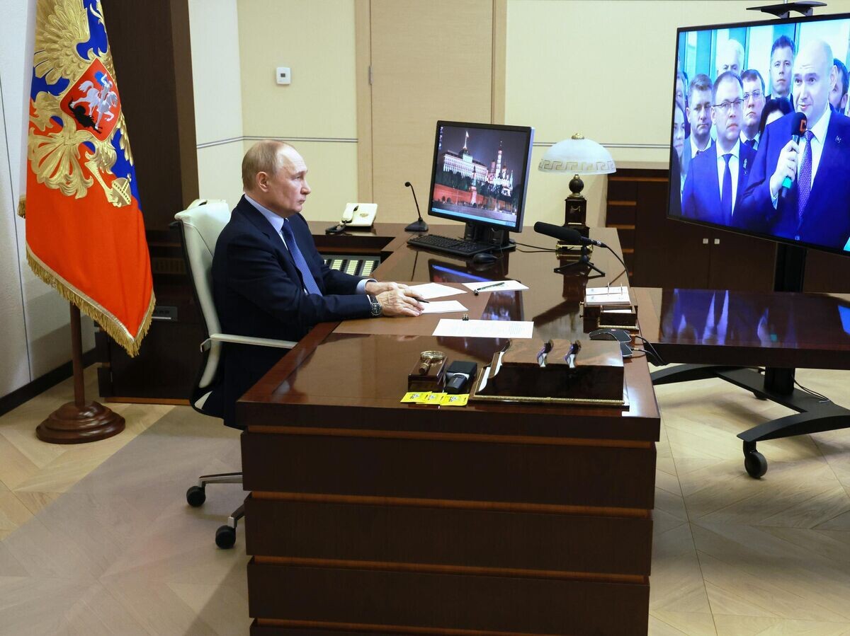    Президент РФ Владимир Путин в режиме видеосвязи проводит встречу с выпускниками программы кадрового резерва Высшей школы госуправления РАНХиГС© РИА Новости / POOL