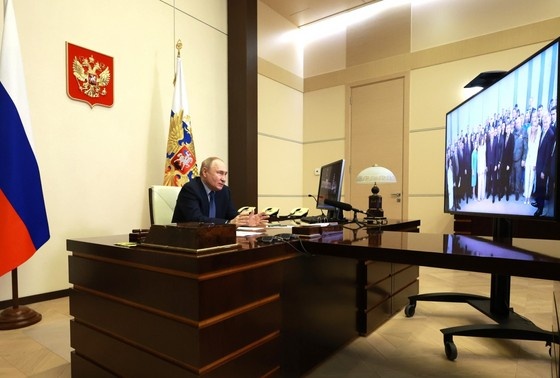    Президент РФ Владимир Путин, встреча с выпускниками программы развития кадрового резерва