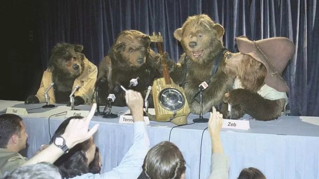    Кадр из фильма «Деревенские медведи»