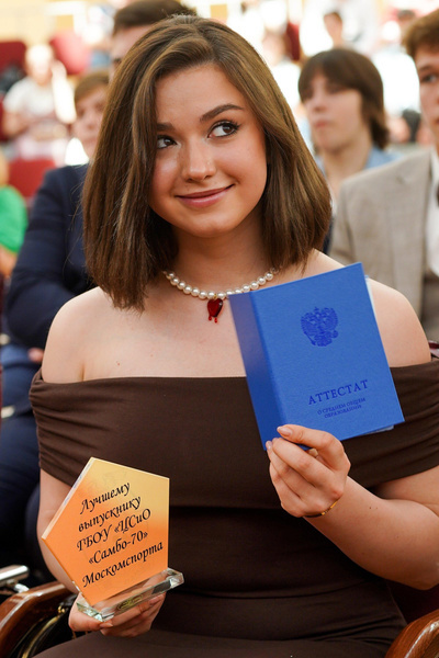    Камила Валиева на выпускномСоцсети