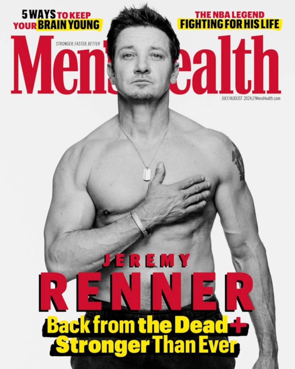 Актер Джереми Реннер стал лицом нового выпуска журнала Men's Health. Снимки обложки появились в соцсетях. Джереми Реннер позировал топлес и в черный брюках.-2