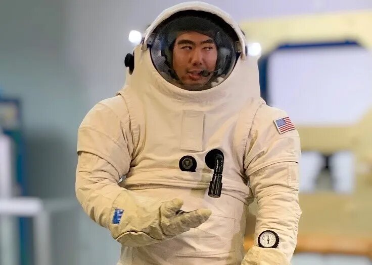 Дизайн скафандра xEVAS от Collins Aerospace.