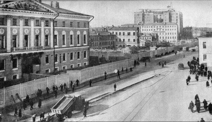 Дома в СССР передвигали с места на место. /Фото: pastvu.com