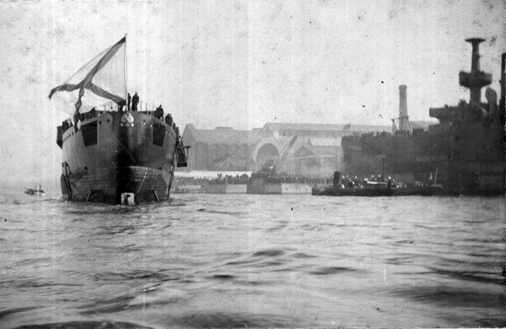 Спуск на воду, 1900