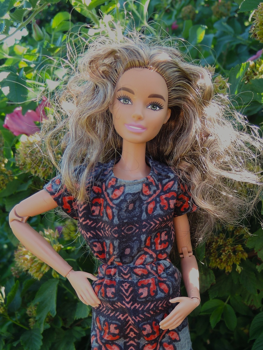Barbie MTM Yoga Hispanic (Green Pants) в новом наряде