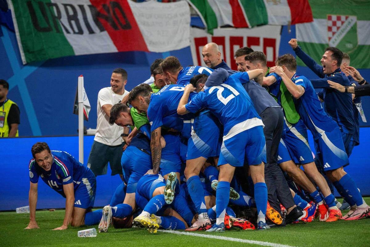 19.00. Швейцария — Италия Обе команды оформили билеты в Берлин на падающем флажке.