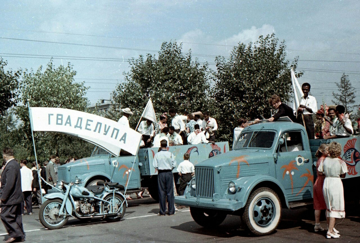 Эта странная и щекотливая история для советской власти случилась после Всемирного фестиваля молодежи и студентов.-2