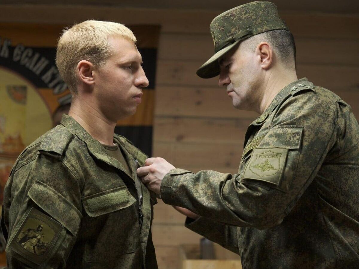    Награждение военнослужащих артиллерийского соединения группировки войск "Центр" государственными и ведомственными наградами за успешное выполнение боевых задач на Авдеевском направлении в зоне проведения СВО© Фото : Минобороны РФ