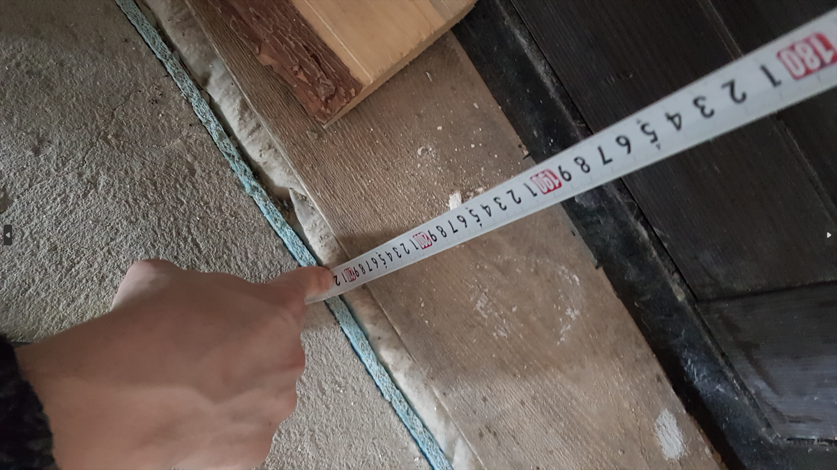 При выборе высоты потолка лучше придерживаться золотой середины 2,4 -2,5 метра.