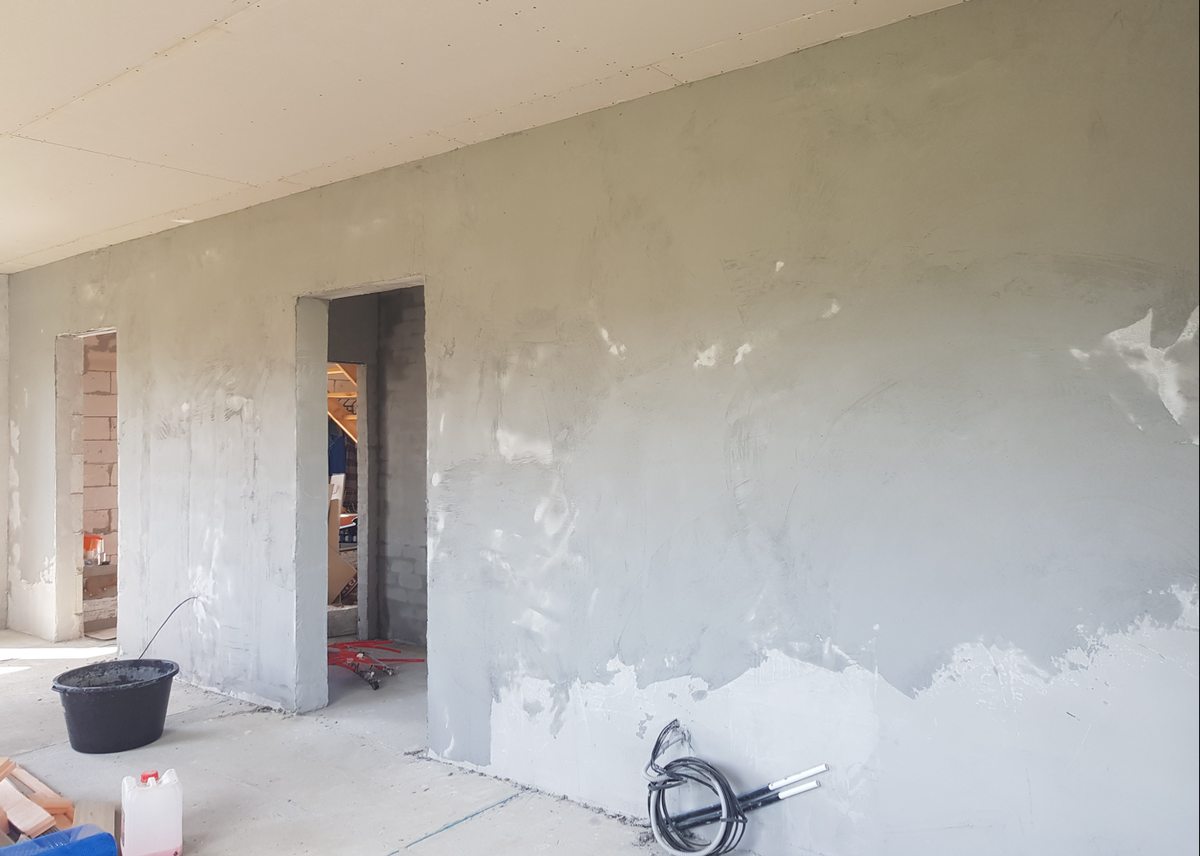 Не советую делать слишком большую высоту потолков в доме, это неудобно.